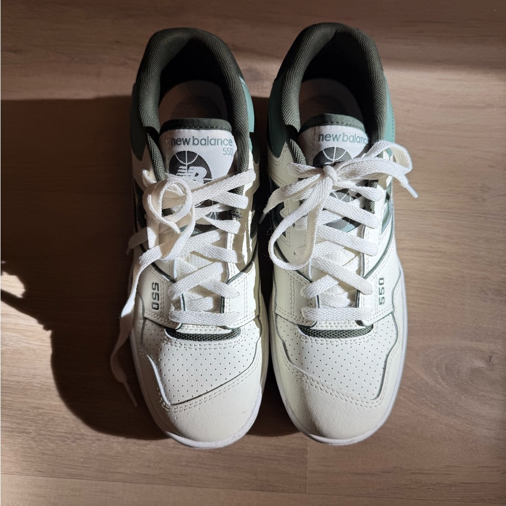 New Balance women’s Cream and Green 550 Sneakers